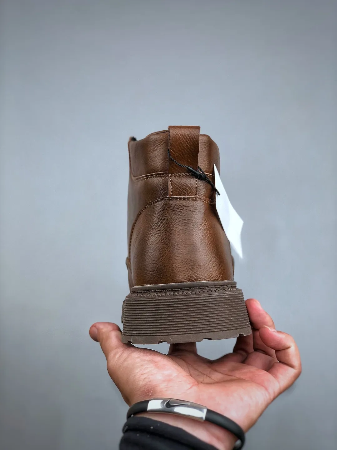 💰480 /Timberland Timberland/Timberland classic model 25ss new high-top, classic re-creation, brand new upgrade, Guangdong factory quality, original box and original packaging, the fabric is made of Italian top frosted cowhide, with anti-odor and anti-corrosion genuine leather latex insoles, giving you a perfect wearing experience. High-quality and durable, a must-have for sportsmen. Specializes in not looking handsome. High-quality, first-class foot feel. Exclusive supply. Item number: TB23066 Size: 38-44